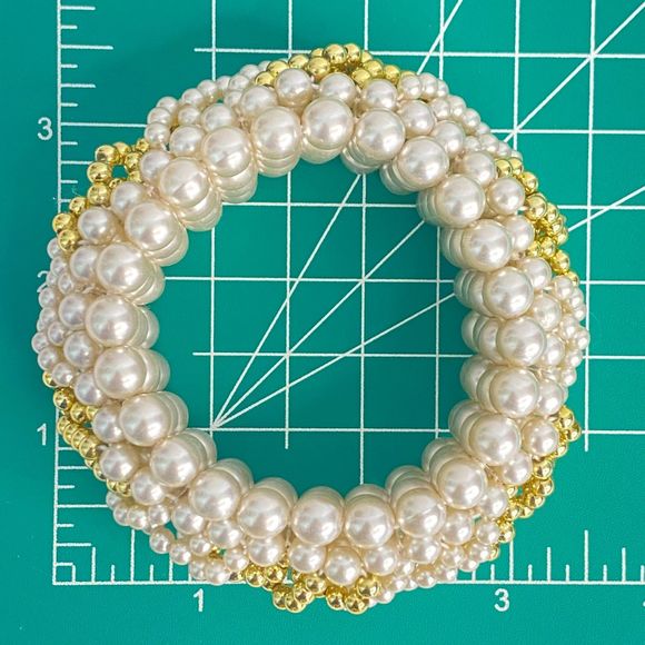 Beaded Stretch Bracelet Chunky Gold Tone And Pearlesque Layered Pattern - Picture 7 of 8